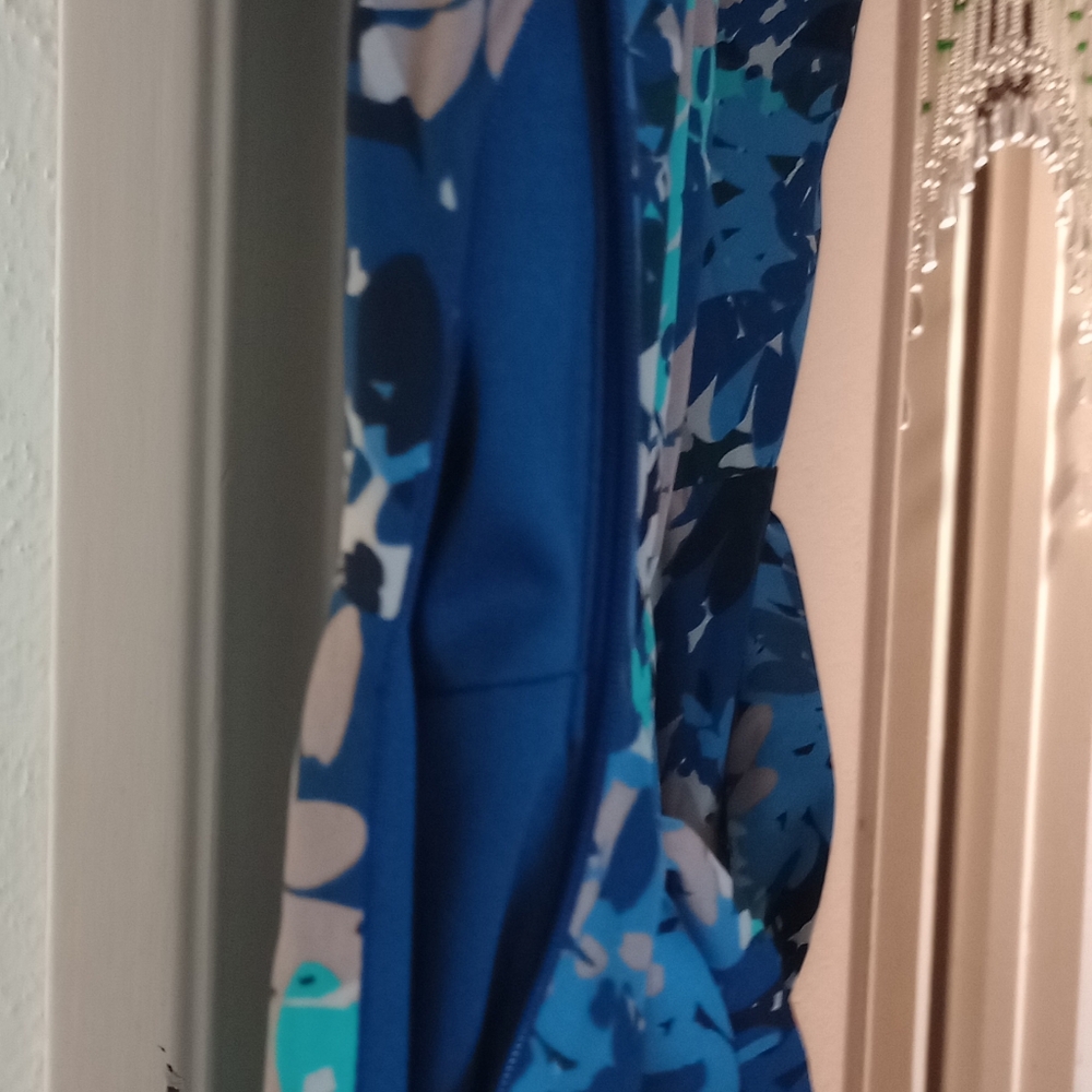 Dress - Picture 4 of 7